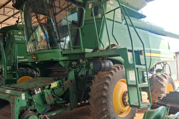 COLHEITADEIRA JD 9770 STS
